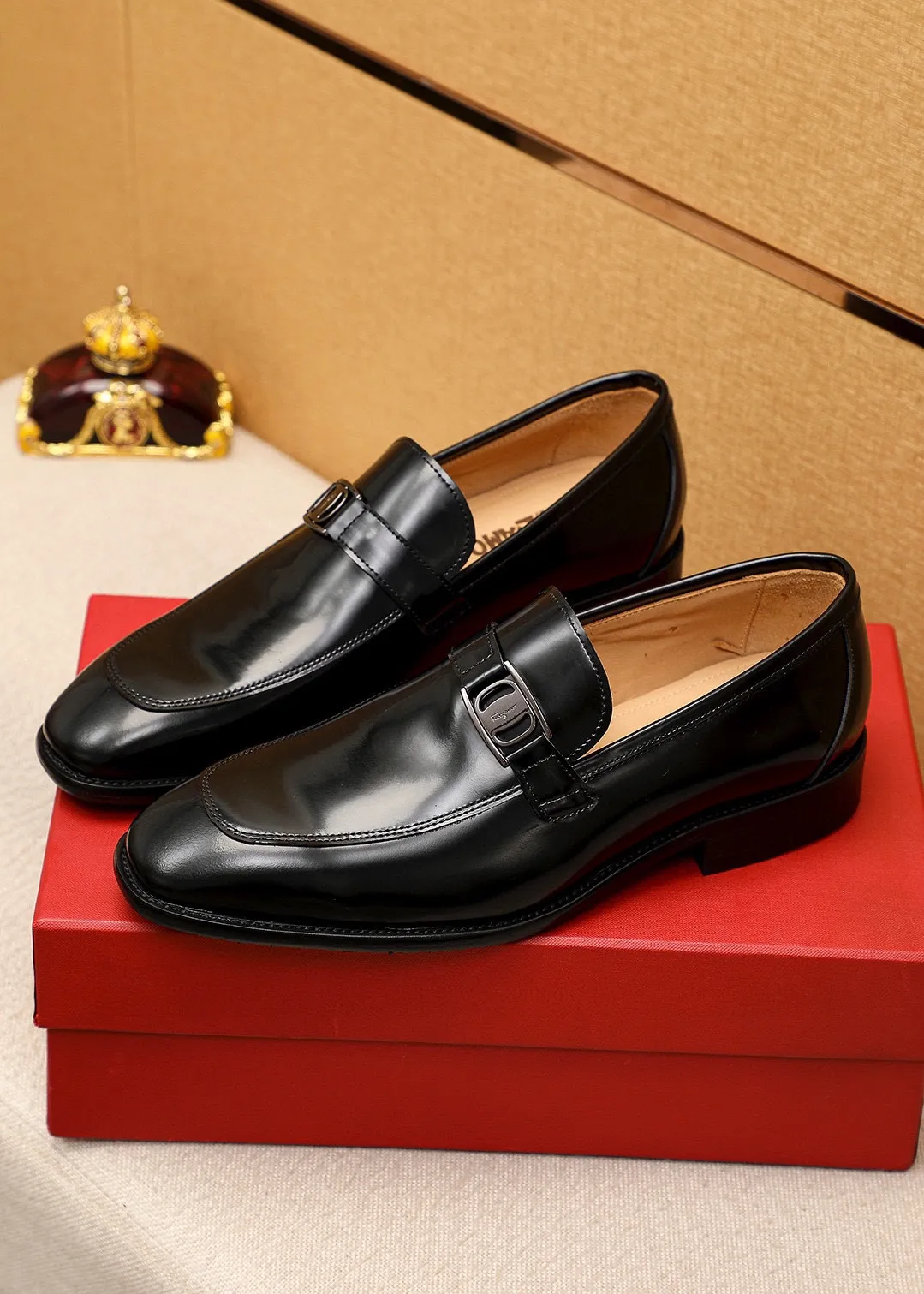 Men's shoes💰480💰 Product trademark: Ferragamo "Ferragamo" casual leather shoes Regular size: 38-44 (45🉑️customized) Product materials: Selected imported first-layer open-edge beaded calfskin upper + original hardware buckle, imported water-dyed cowhide leather lining. Strong three-dimensional visual effect, combined outsole Color: 1⃣️color optional